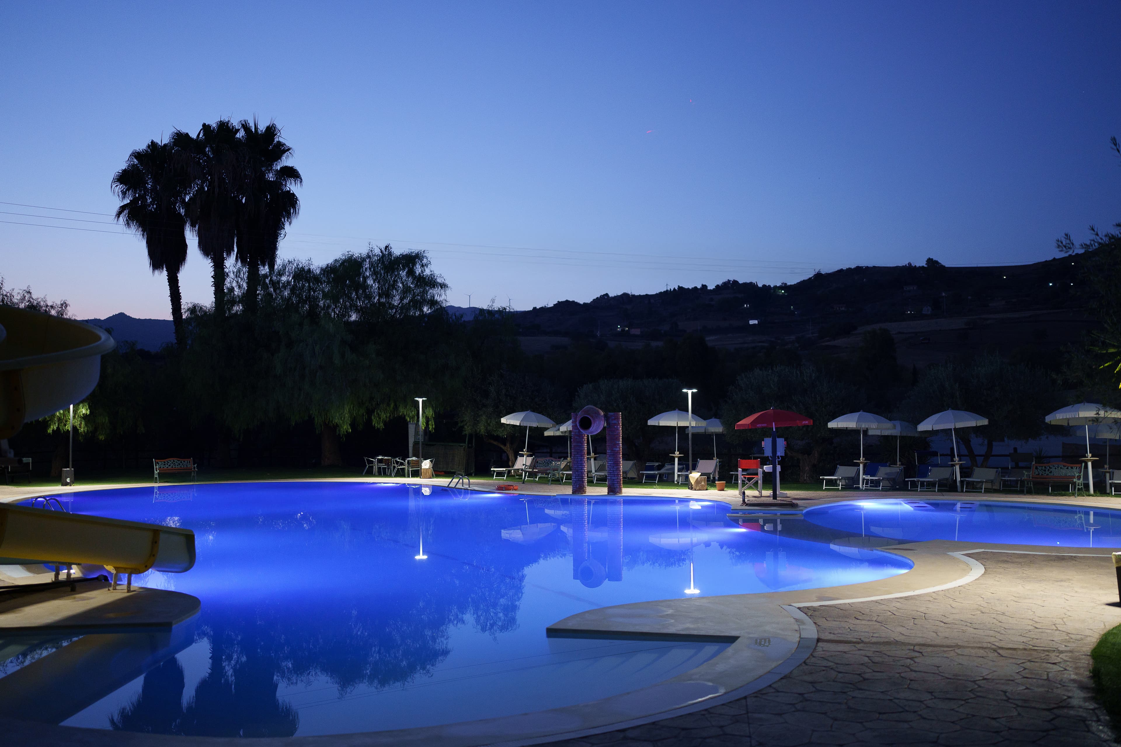 La piscina di sera 1