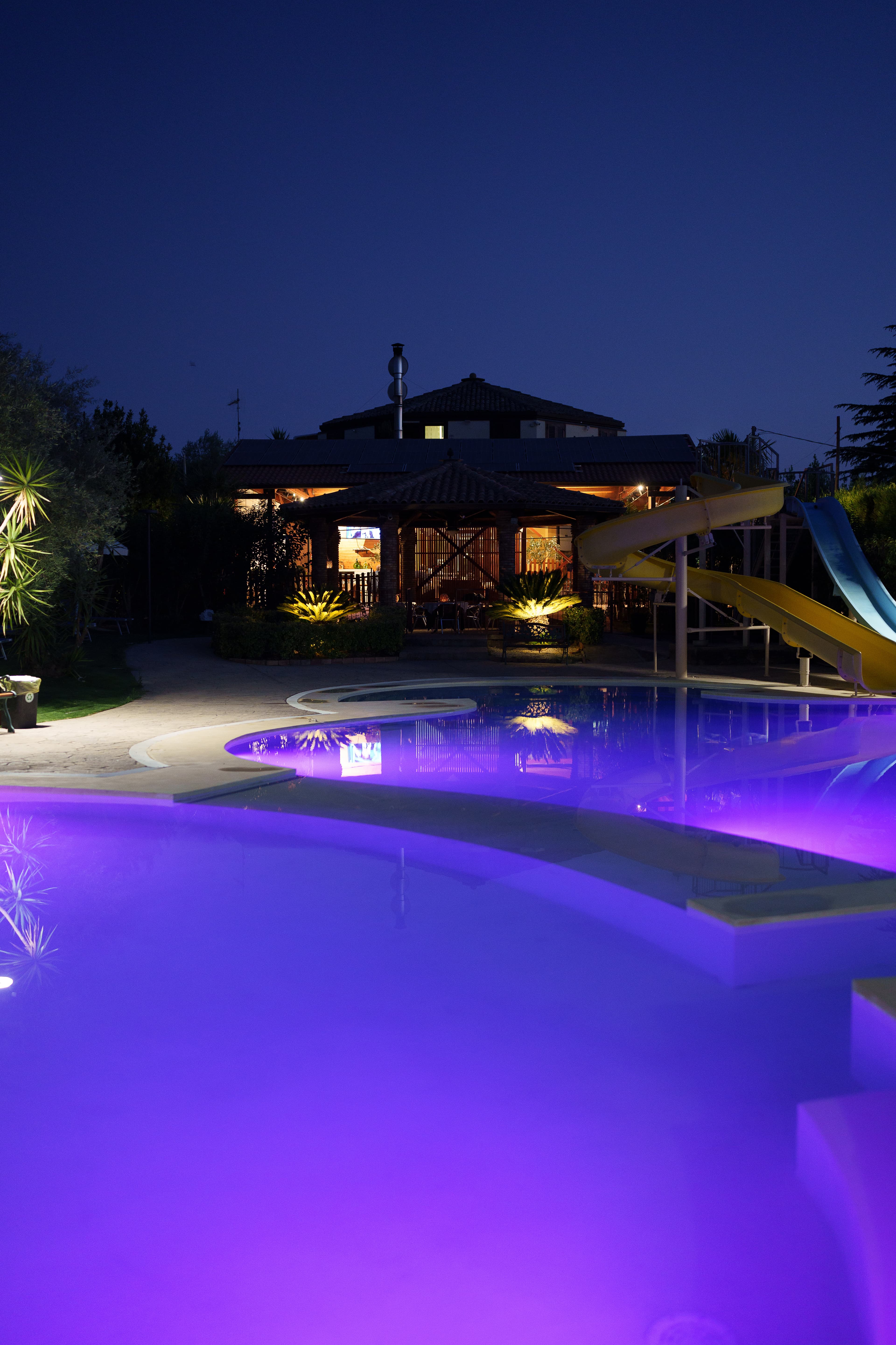 Piscina al tramonto